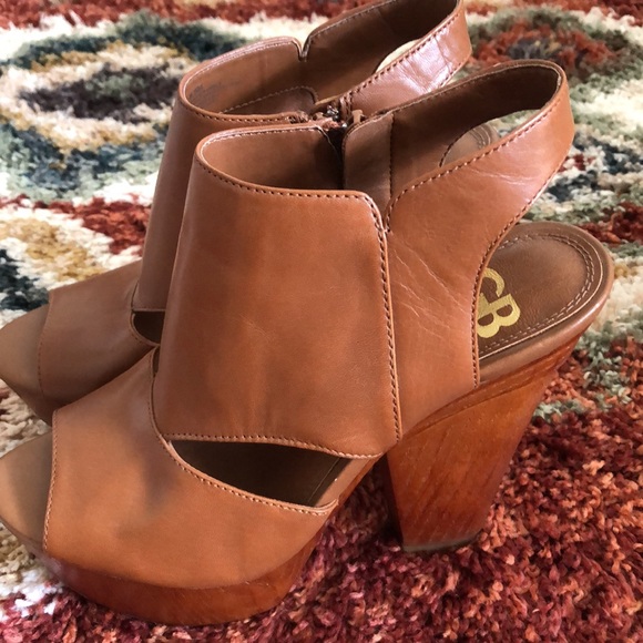 Gianni Bini Brown Platform Heel - Picture 3 of 7